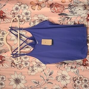 Nike 1x dry fit Slim Fit tank top w waffle / scallop type back NWT